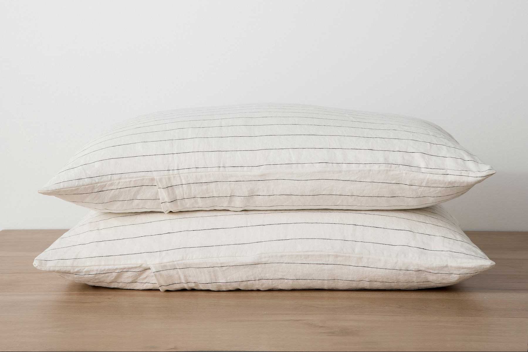 Cultiver - Set of 2 Linen Pillowcases - Pencil Stripe