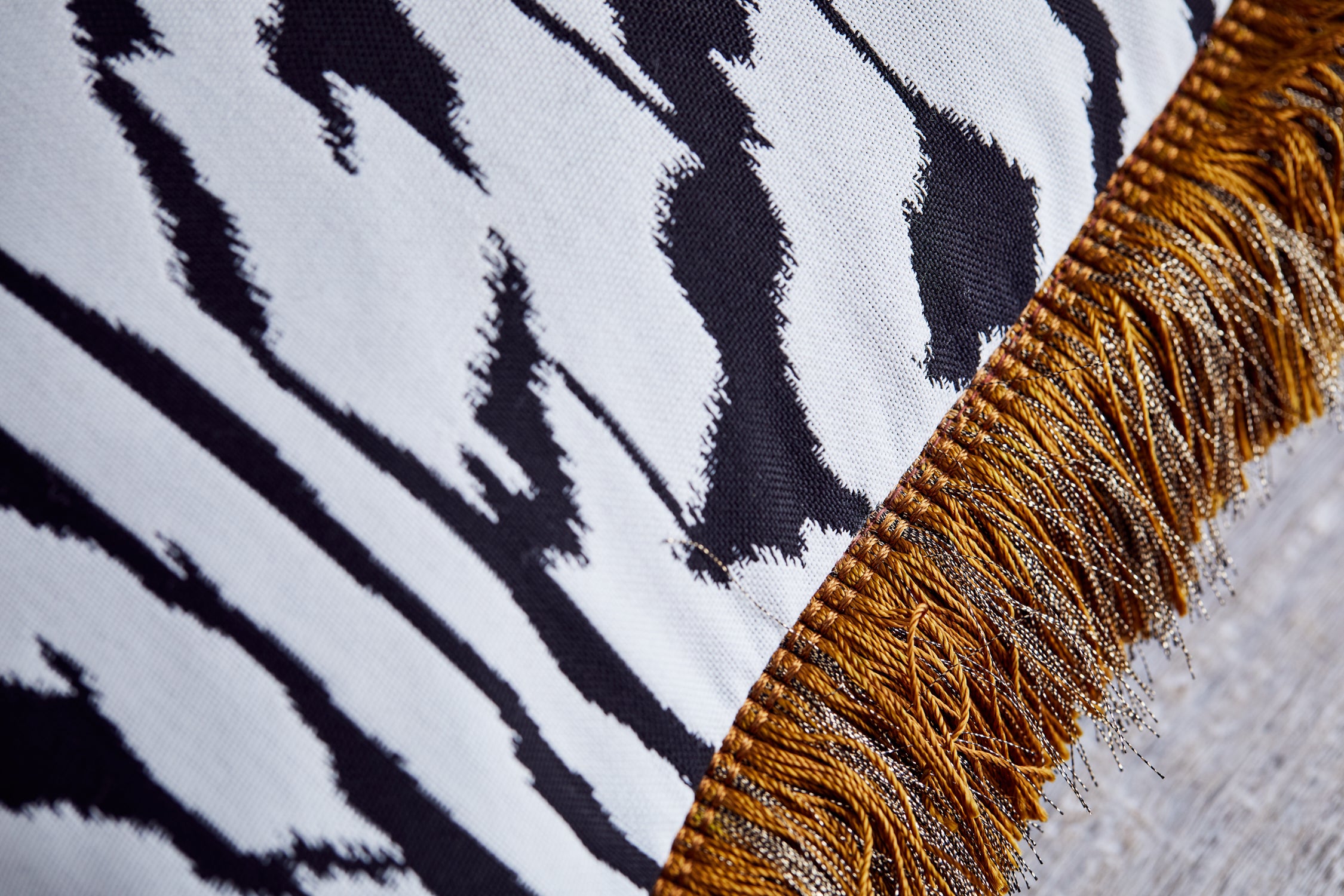 ZEBER cushion with Fringe