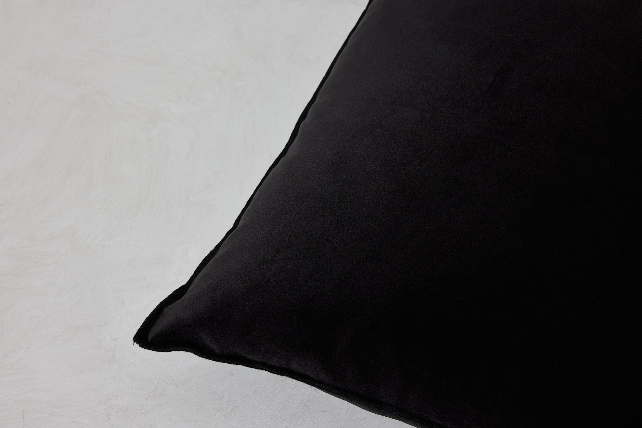 Wira Wira Velvet - Ebony