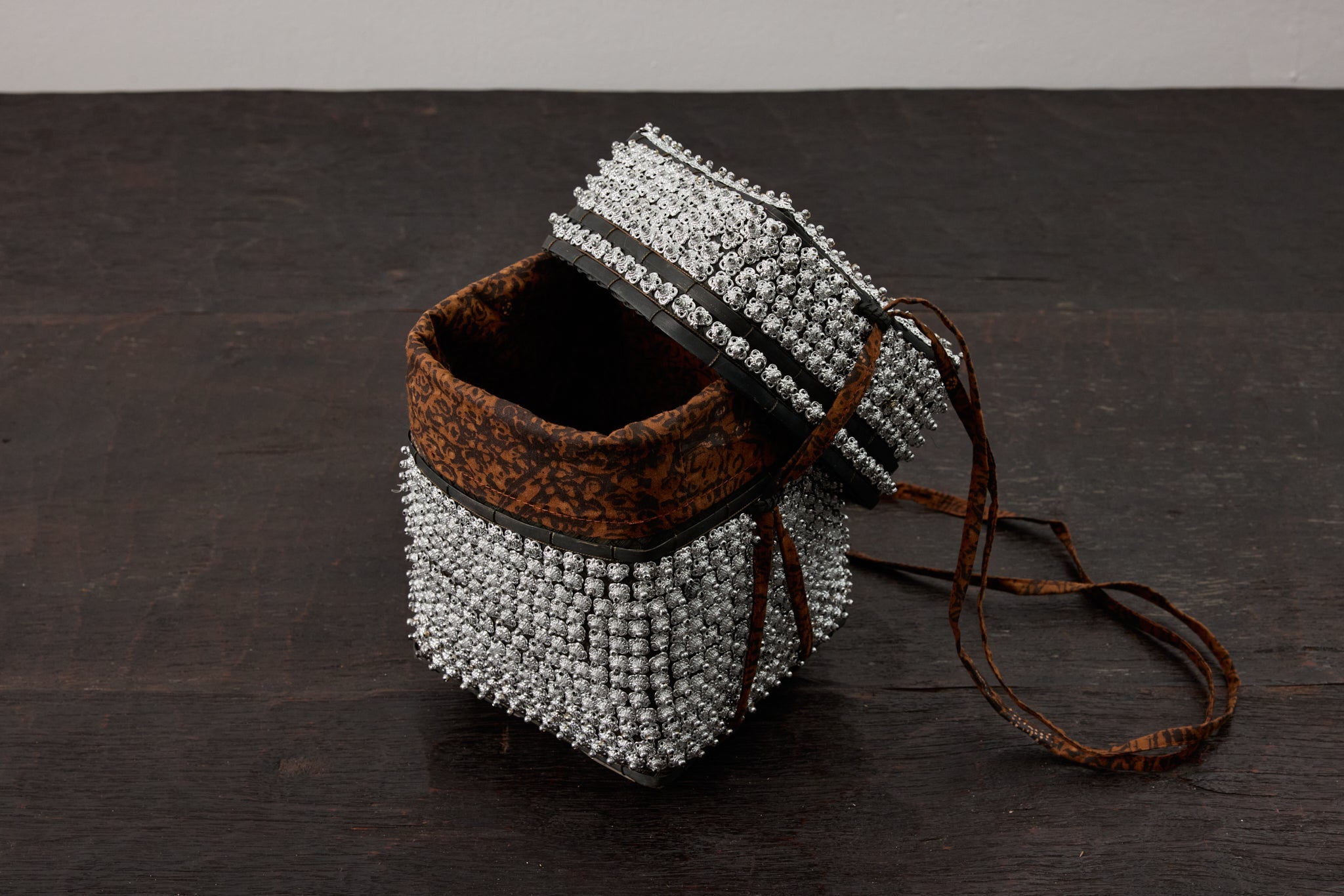 bamboo woven compel Bag with ikat lining BLK