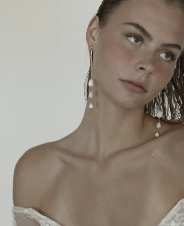 A.B. Ellie / HDWR -Mother Of Pearl Strand earrings - Full