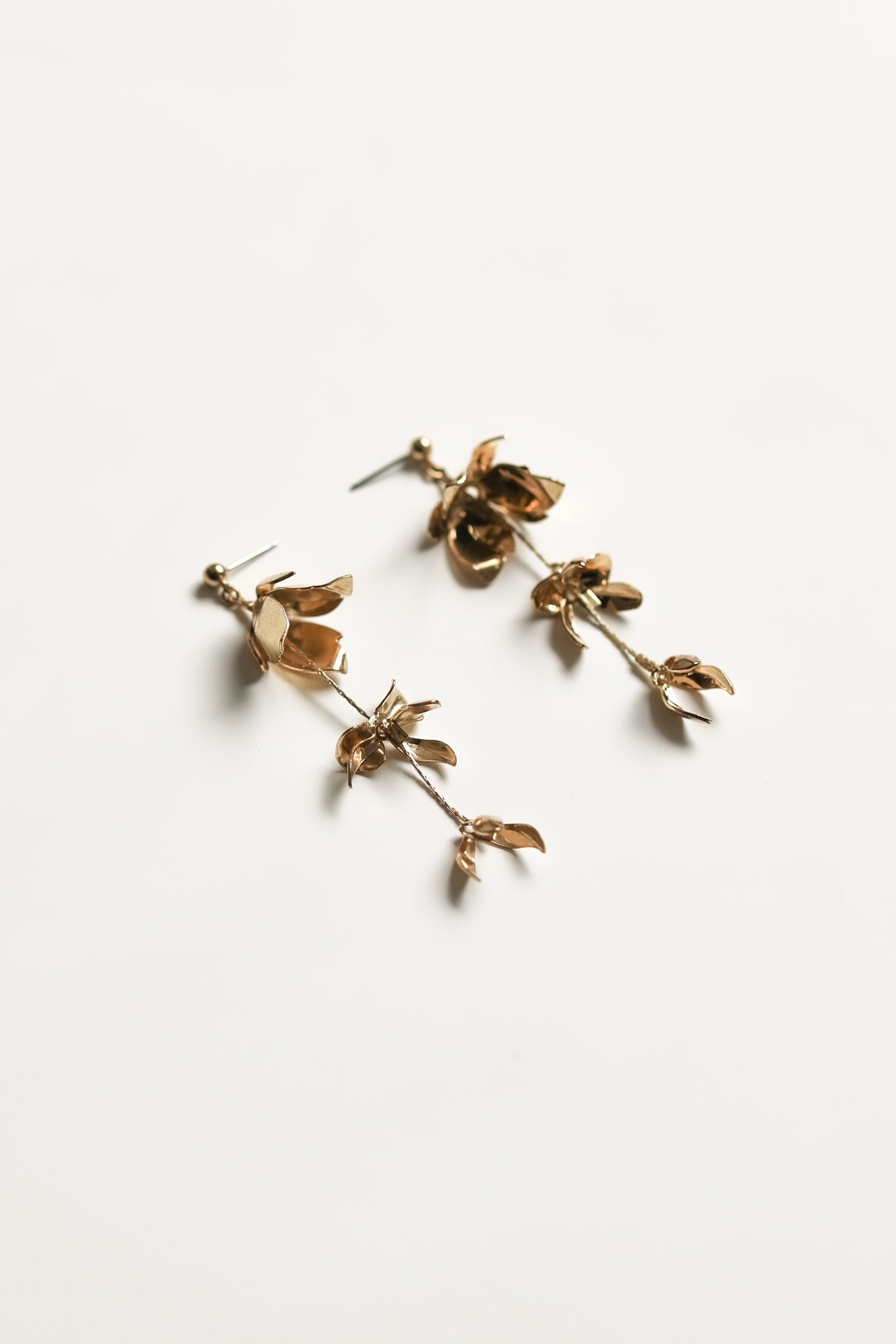 A.B Ellie - MAGNOLIA STRAND EARRINGS - HALF