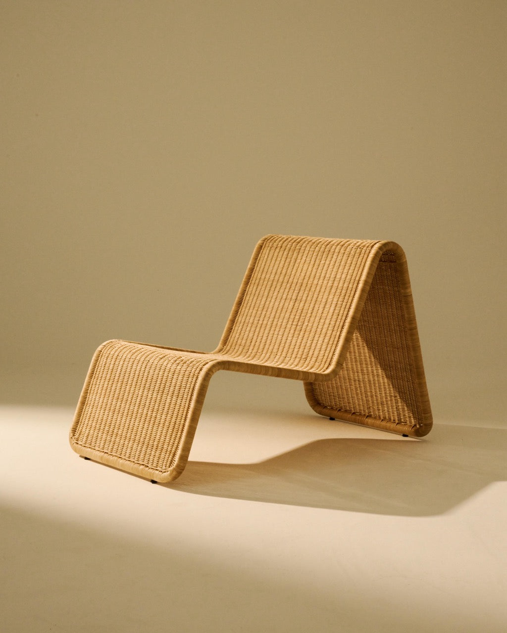 GUBI - P3 Outdoor Lounge Chair - Natural Tone