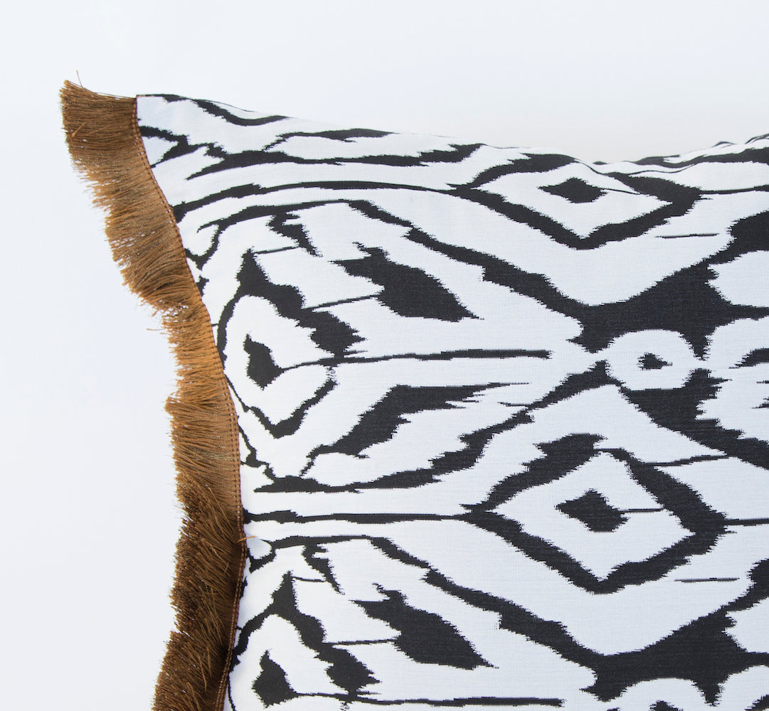 ZEBER cushion with Fringe