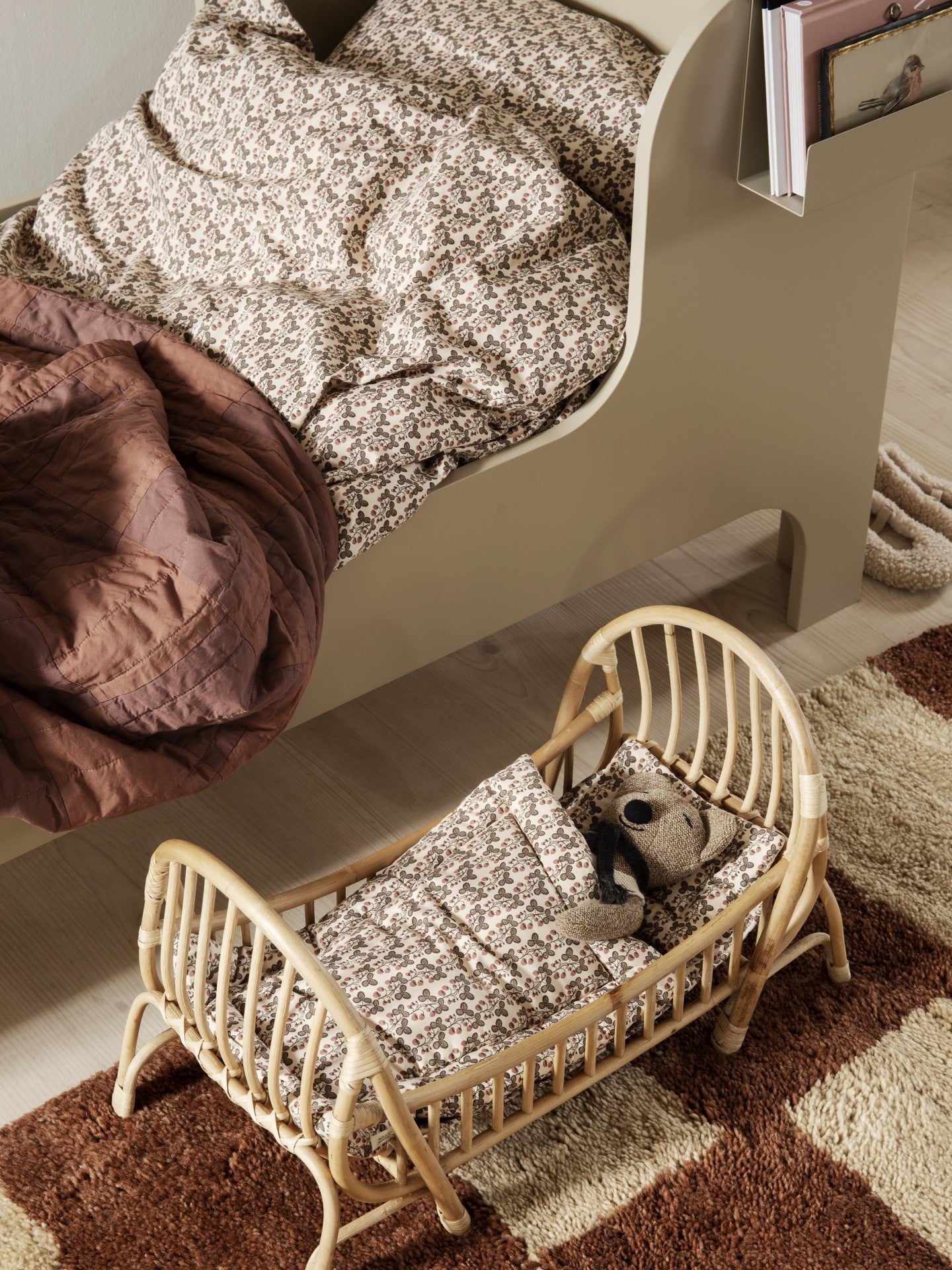 Mara Knotted Rug - Dark Brick/Off-White