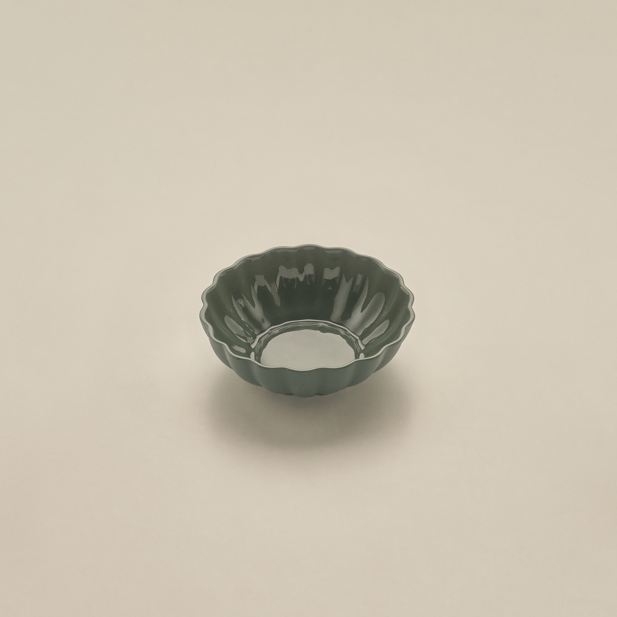 Nattier - Mother of Pearl Oyster Plate Dozen and Bowl in Dark Forest Green Set