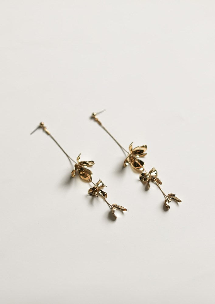 A.B Ellie -STRAND EARRINGS- Magnolia