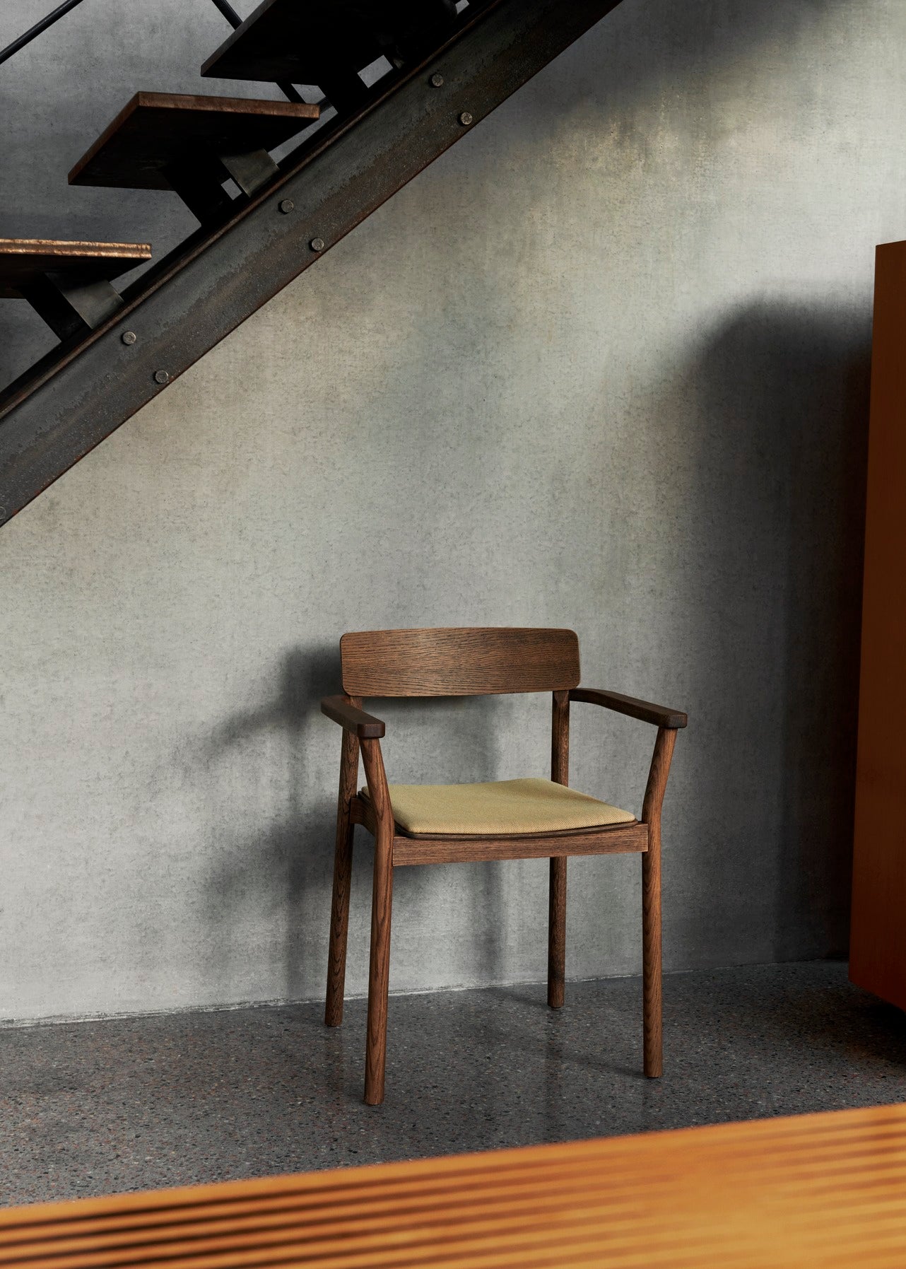 &Tradition - Betty TK11 Thau & Kallio 2024 - Smoked Oiled Oak w. Noble Aniline Leather Black
