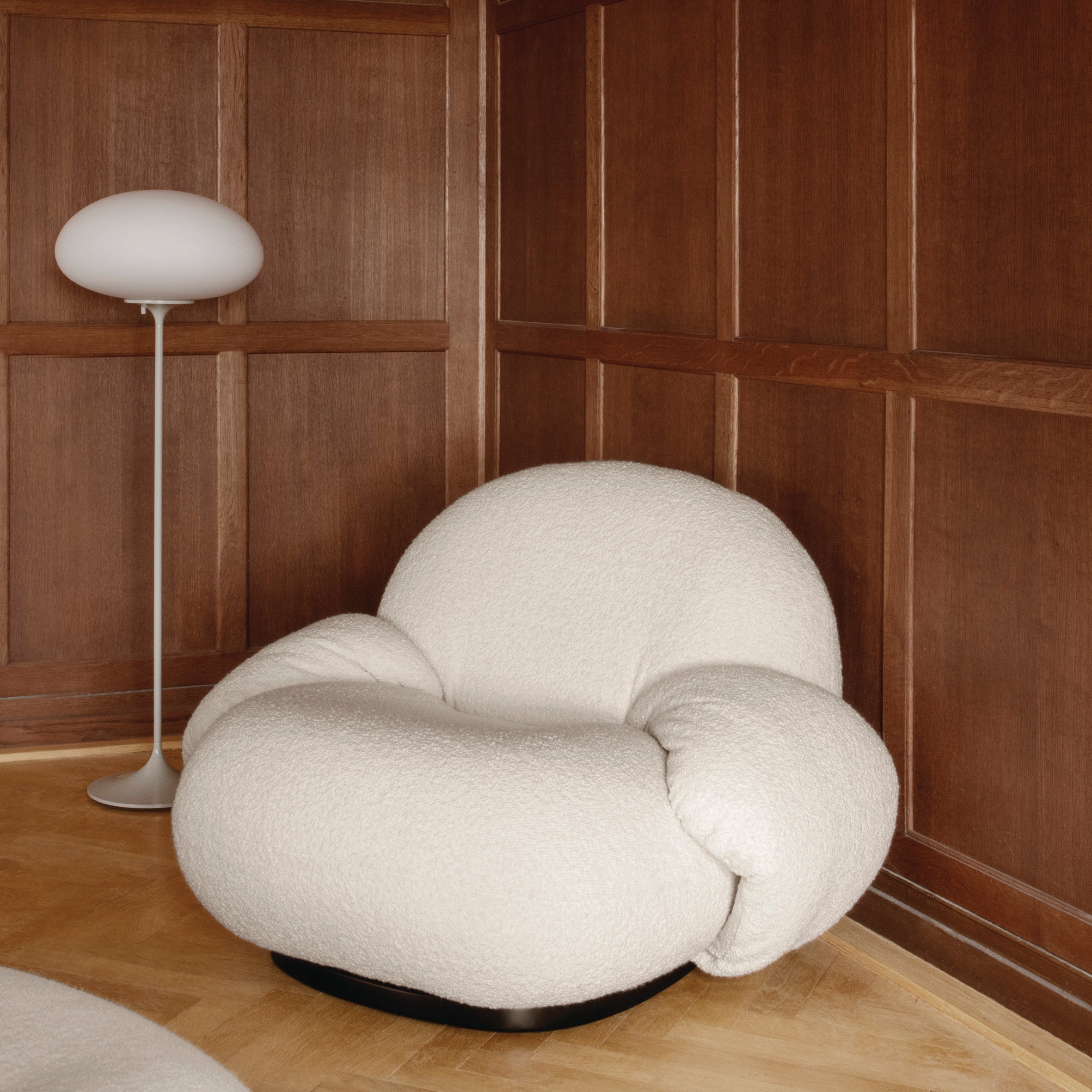 GUBI - Pacha Lounge Chair with Armrests - Lorkey, Limonta