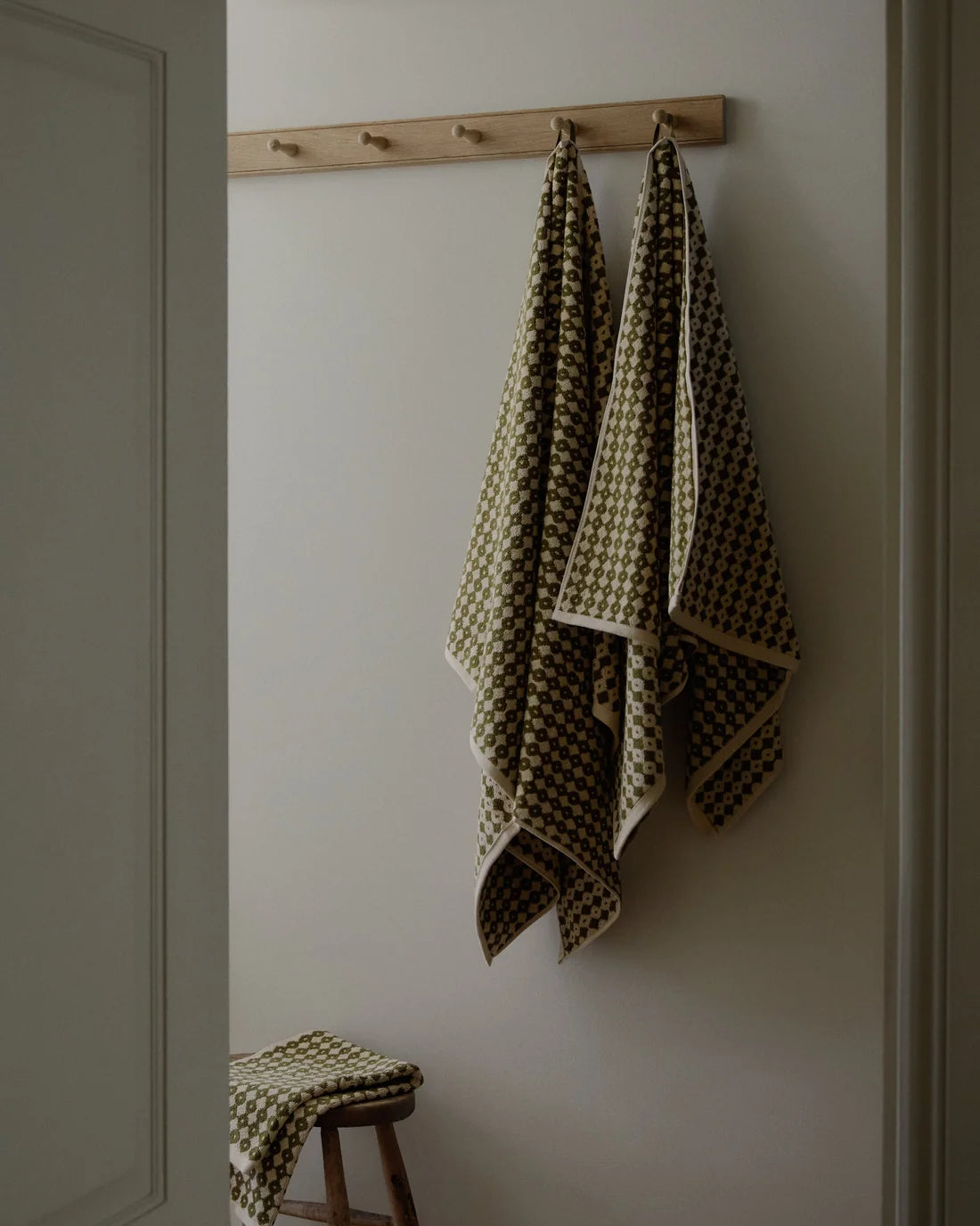 Autumn Sonata - Hanna Bath Towel