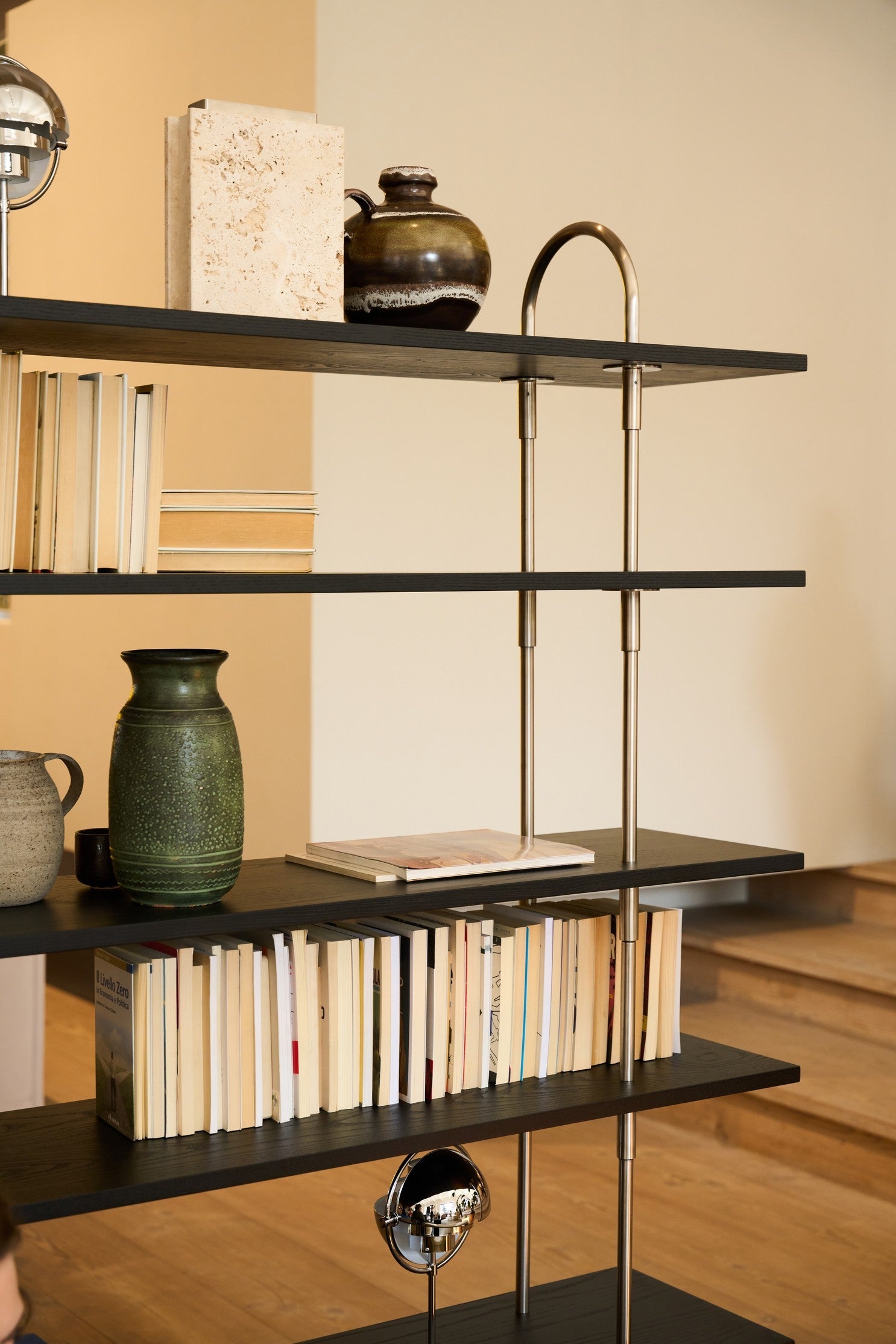 GUBI - Keen Shelving System 160 - 2 Arches 6 Shelves - Satin Stainless Steel / Smokes Shelve
