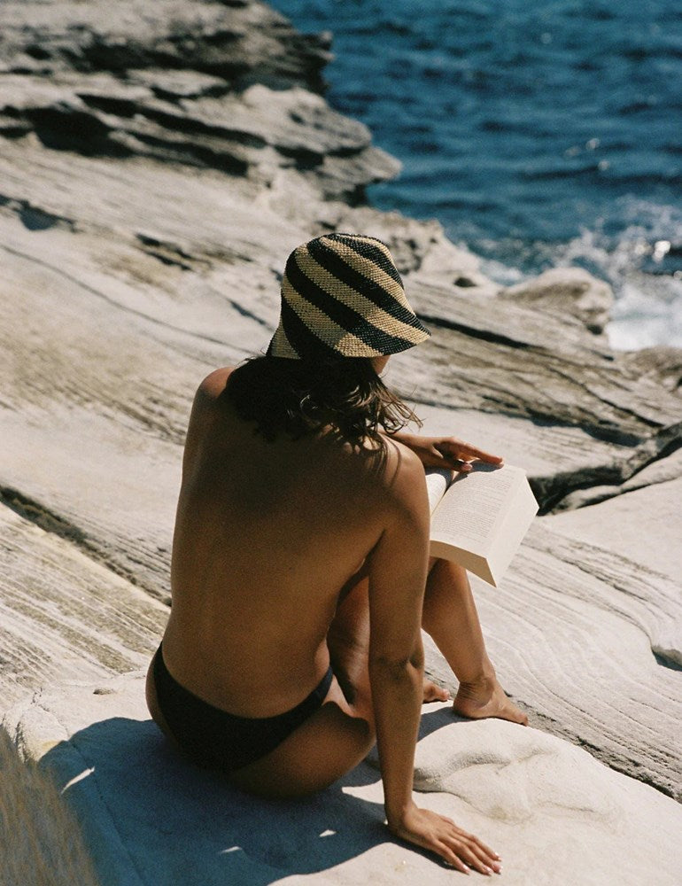 JACE BANU- Cyra Bucket Hat-Black & Natural Spiral