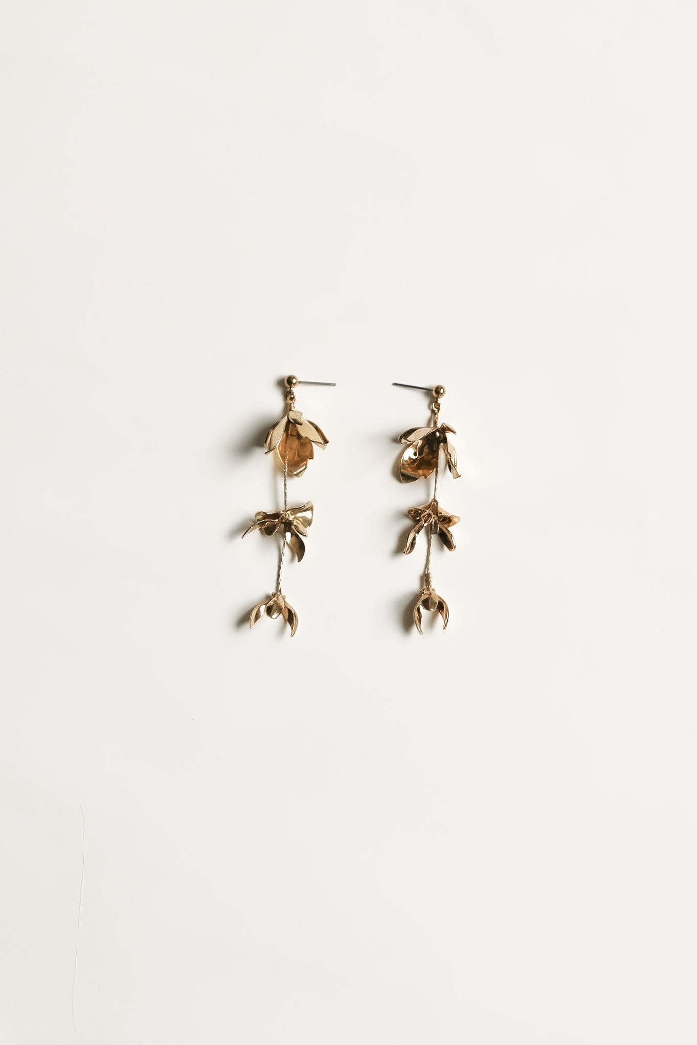 A.B Ellie - MAGNOLIA STRAND EARRINGS - HALF