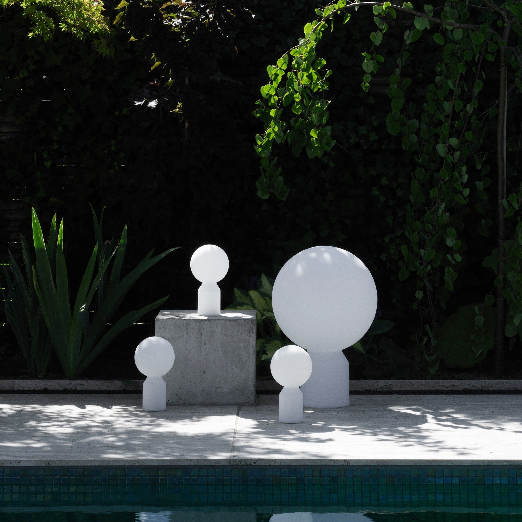 NORMANN COPENHAGEN Yo Portable Floor Lamp - Large - White