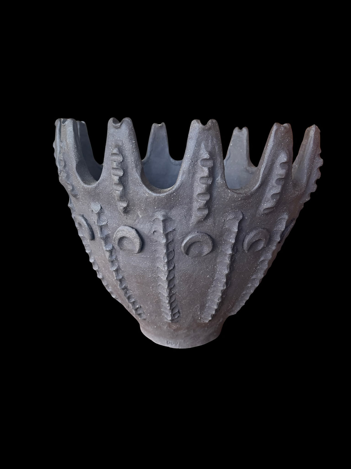 David Suckling Pots - Vessel 5 (charcoal)