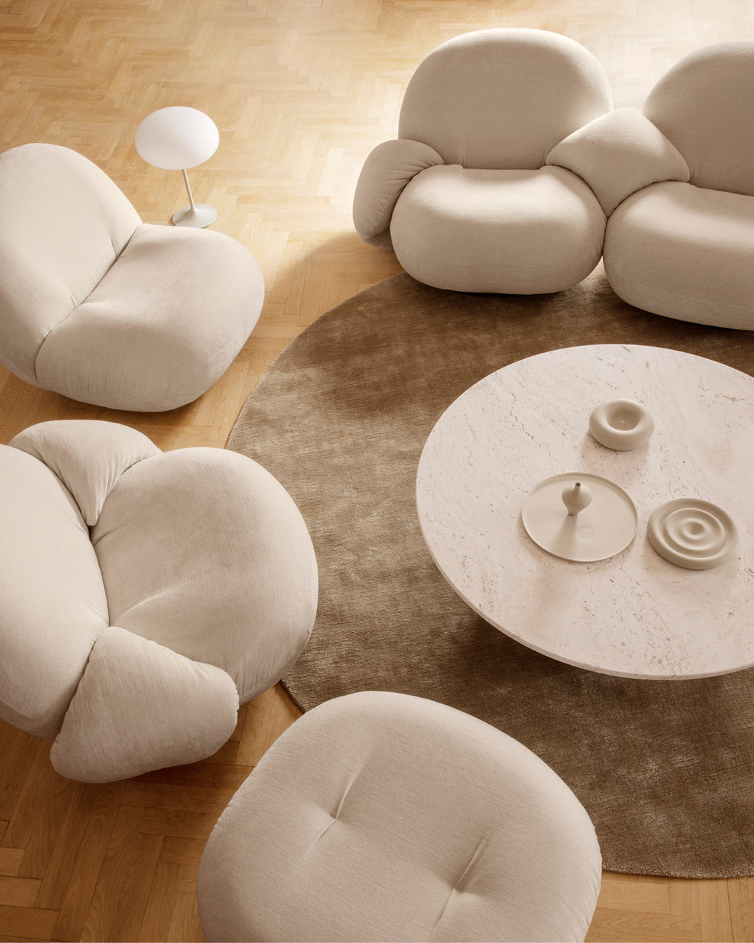 GUBI - Pacha Lounge Chair with Armrests - Lorkey, Limonta